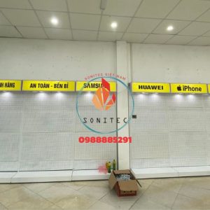 Kệ treo phụ kiện điện thoại