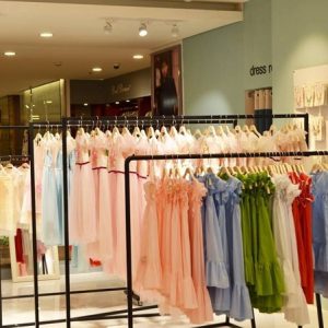 GIÁ MÓC QUẦN ÁO