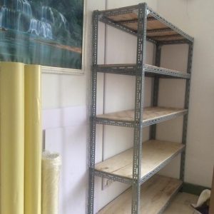 Kệ sắt v lỗ mặt gỗ