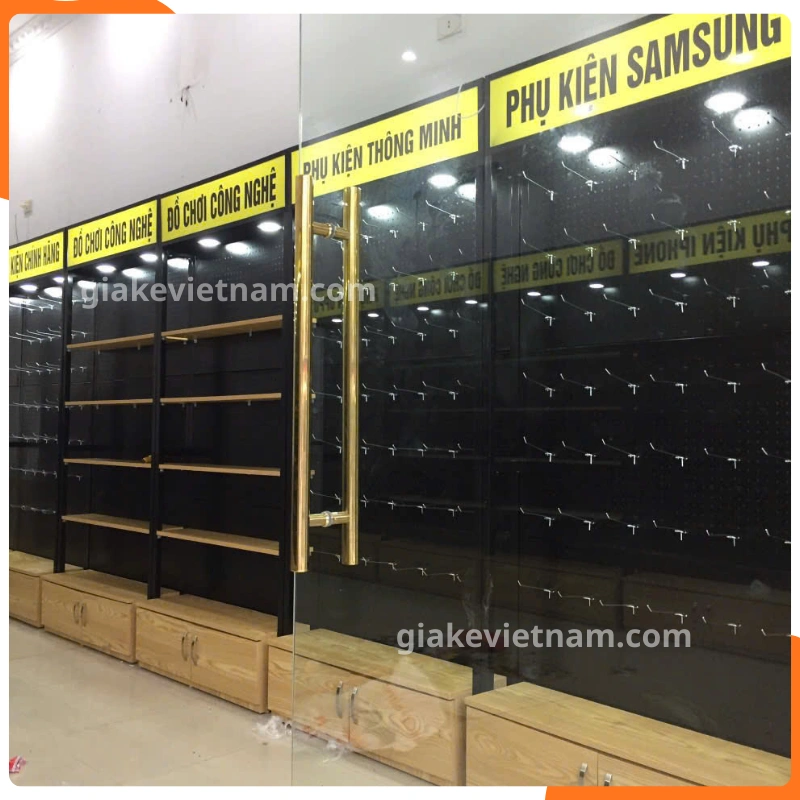 Mẫu giá kệ treo phụ kiện điện thoại trưng bày chuyên nghiệp