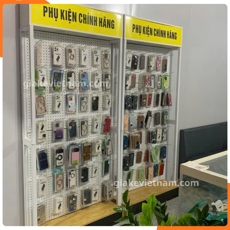 Giá kệ treo phụ kiện điện thoại thiết kế linh hoạt, tiện dụng