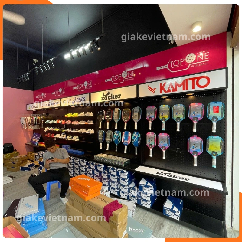 Kệ treo Pickleball giải pháp trưng bày hiệu quả