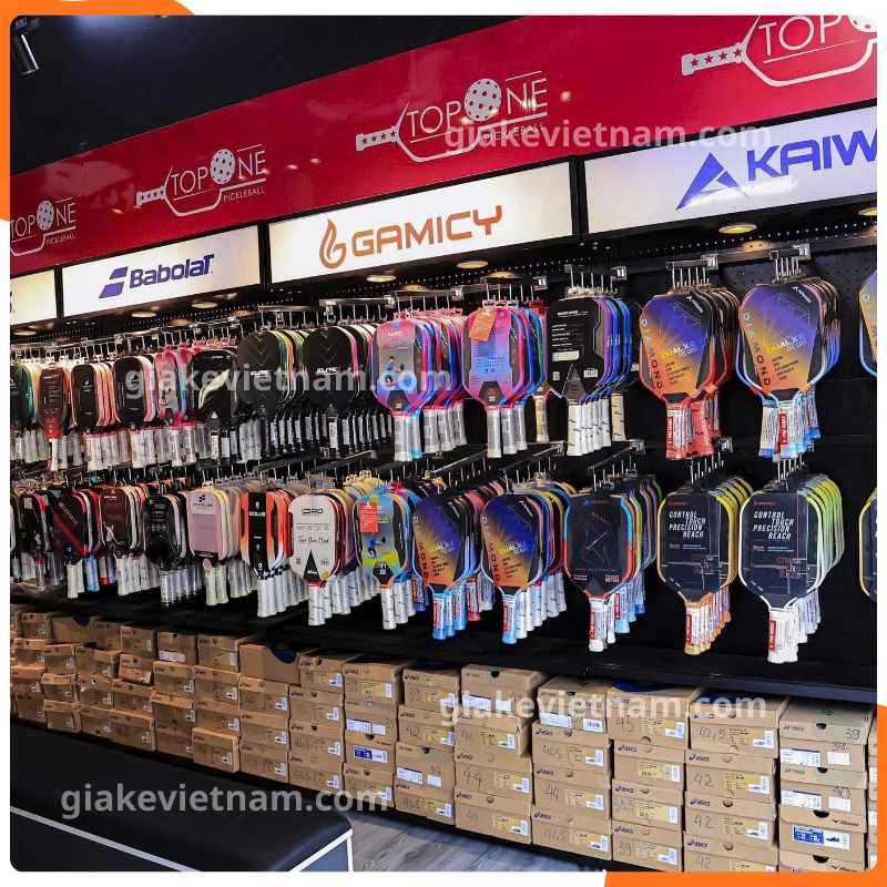 Kệ treo Pickleball chắc chắn, phù hợp shop thể thao