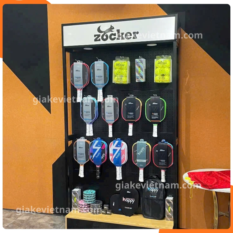 Kệ treo Pickleball chuyên dụng cho cửa hàng Pickleball