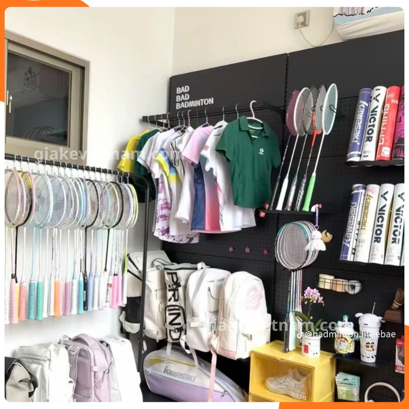 Kệ treo vợt cầu lông bằng sắt bền đẹp, chắc chắn