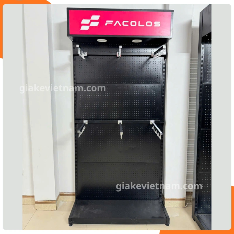 Kệ treo vợt cầu lông giúp shop gọn gàng, dễ quản lý