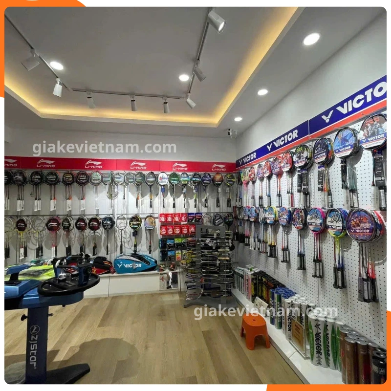 50+ mẫu kệ treo vợt cầu lông đẹp, trưng bày chuyên nghiệp