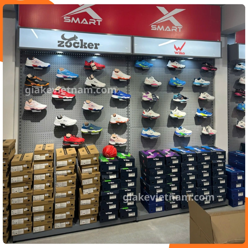 Bộ sưu tập kệ trưng bày bóng đá đẹp hút khách