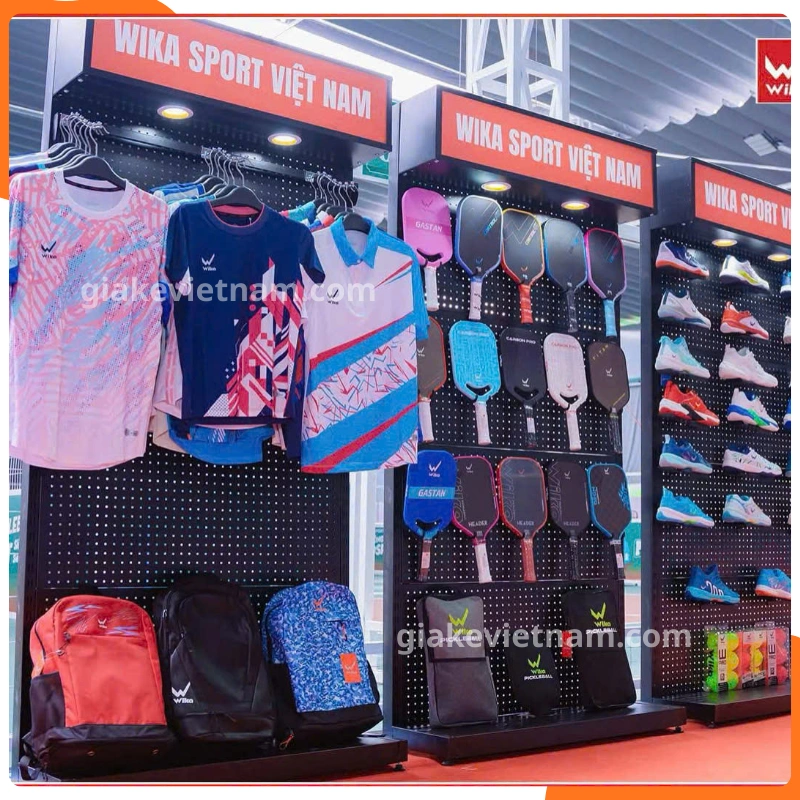 Kệ trưng bày bóng đá đẹp, bền, dễ bảo trì